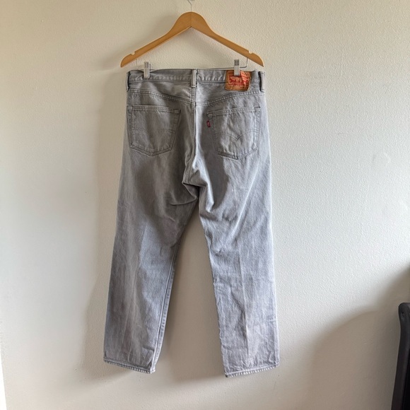Levi's 501 Mens Gray Jeans size 36x32 - Picture 3 of 8